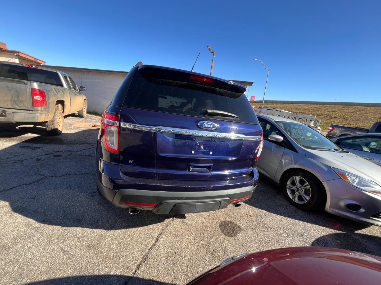 2011 BLUE FORD EXPLORER BASE Base FWD (1FMHK7B88BG) with an 3.5L V6 DOHC 24V engine, 6-Speed Automatic transmission, located at 8101 E. Skelly Dr., Tulsa, OK, 74129, (918) 592-3593, 36.121891, -95.888802 - Photo#2